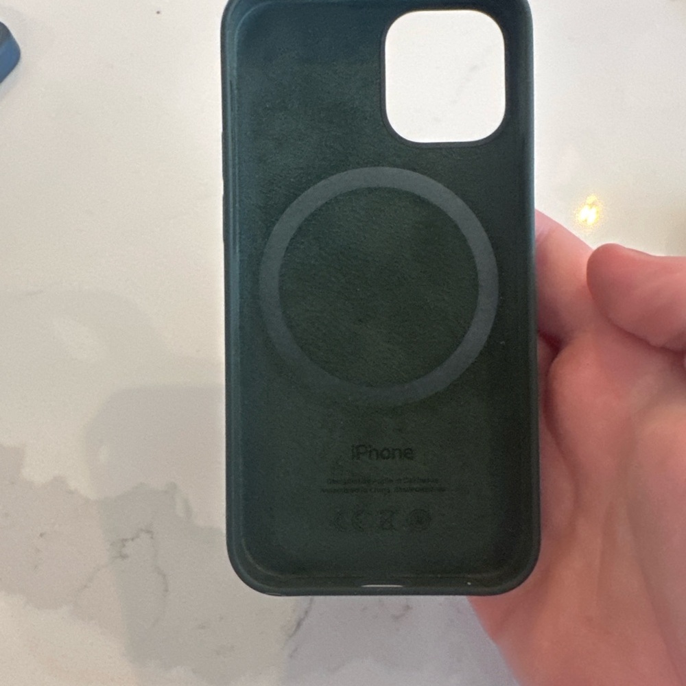 Apple Screen Protector with Installation Kit - Picture 9 of 16